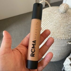 NEW - RCMA Premiere Liquid Foundation - P330 Medium Peach